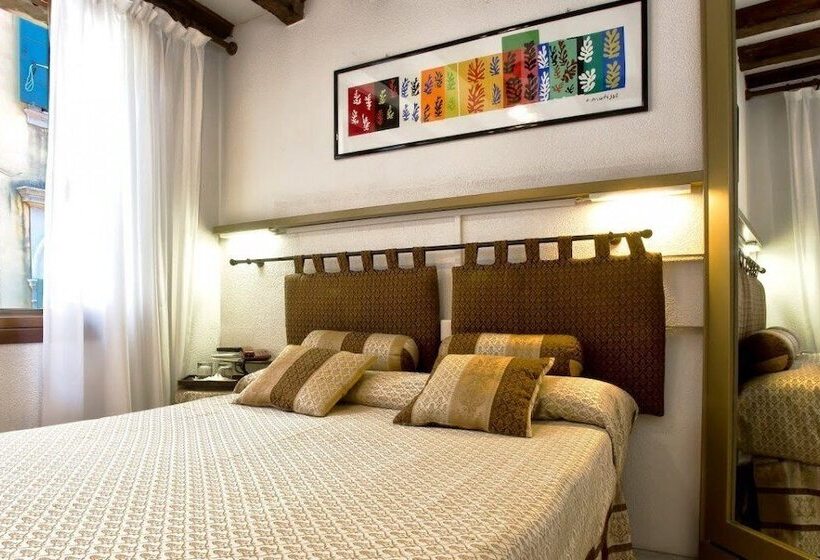 اتاق استاندارد با سرویس بهداشتی مشترک, Albergo Marin