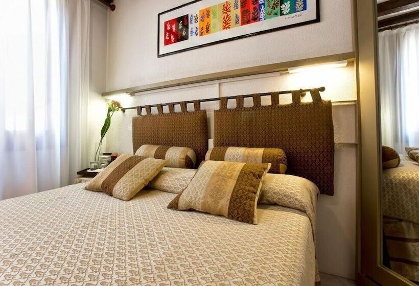 اتاق استاندارد با سرویس بهداشتی مشترک, Albergo Marin