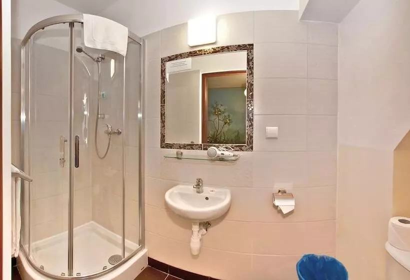 اتاق استاندارد, Castle Inn