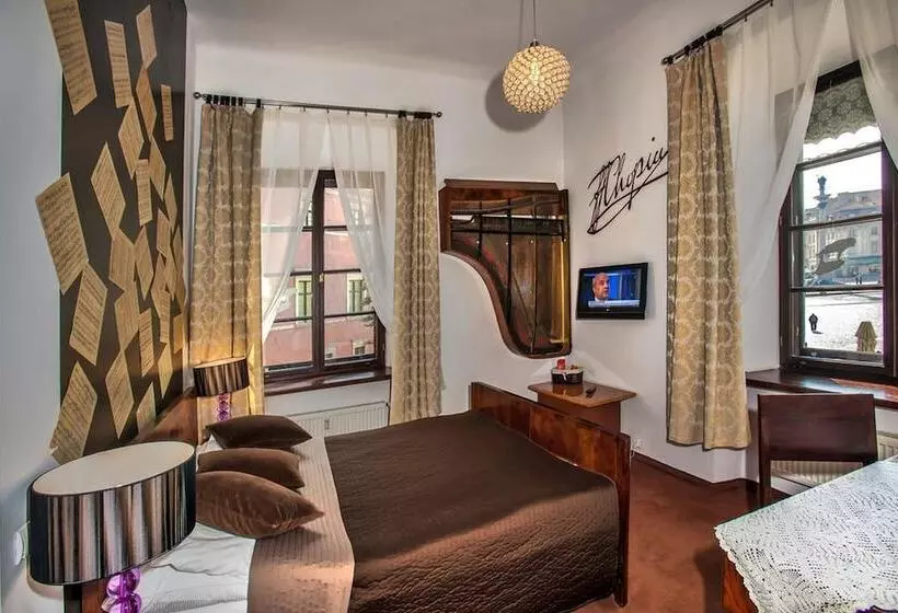 اتاق لوکس, Castle Inn