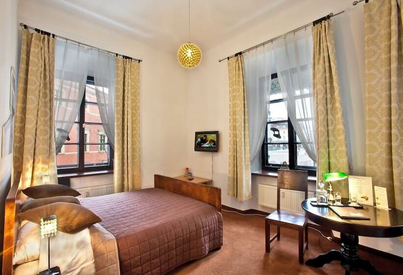 חדר משפחתי, Castle Inn