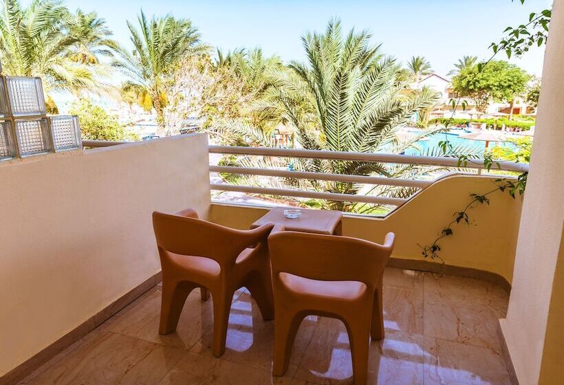 اتاق لوکس با چشم‌انداز دریا, Golden Beach Resort