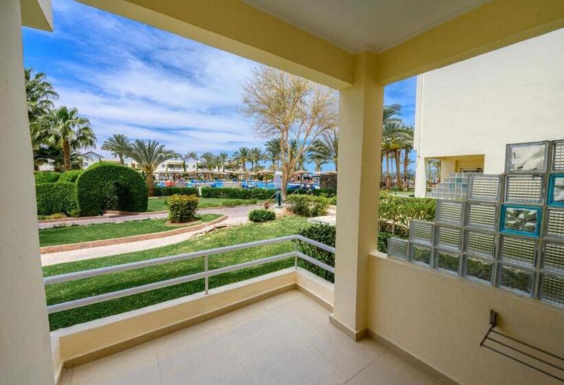 اتاق لوکس با چشم‌انداز باغ, Golden Beach Resort