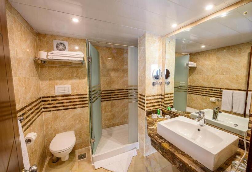 اتاق سه نفره دلوکس با چشم‌انداز باغ, Golden Beach Resort