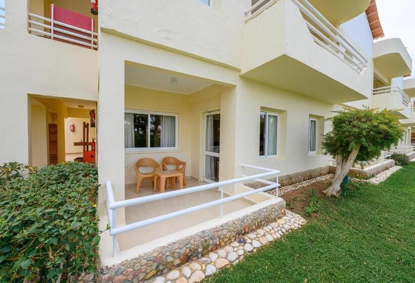 اتاق استاندارد سه نفره, Golden Beach Resort