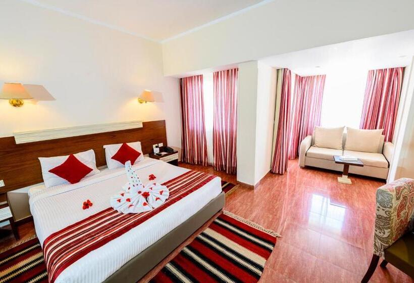 اتاق لوکس با چشم‌انداز دریا, Golden Beach Resort