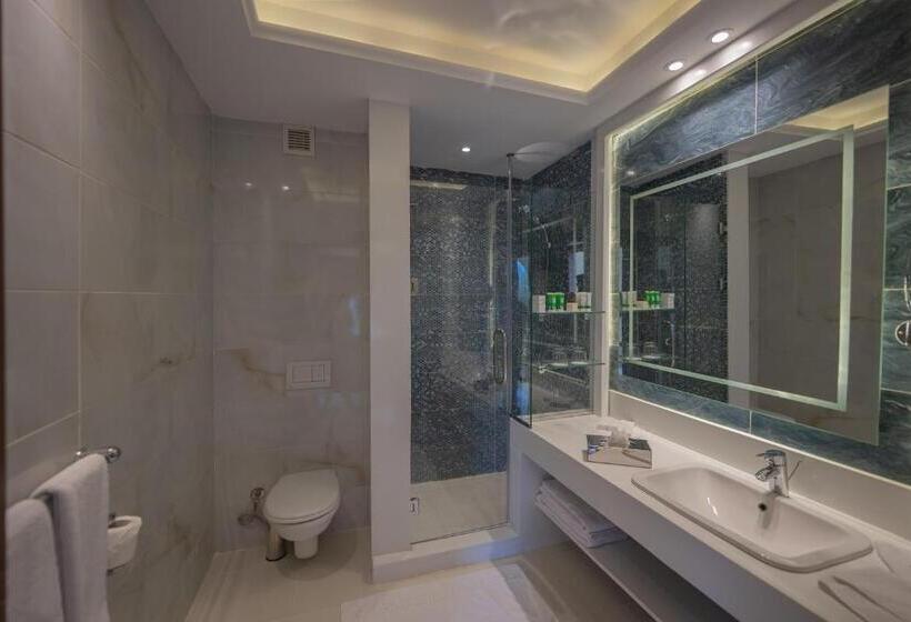 اتاق سه نفره سوپریور با چشم‌انداز دریا, Golden Beach Resort