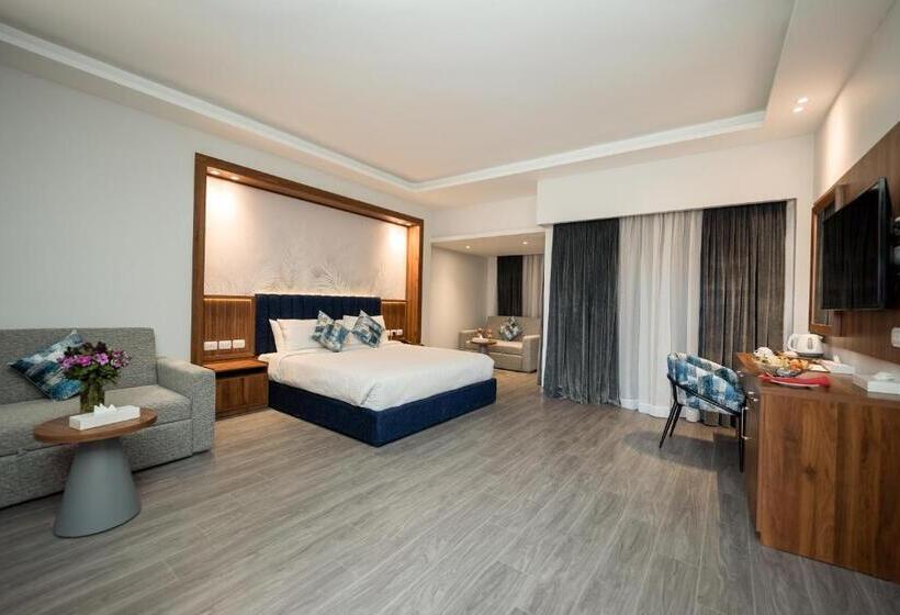 اتاق سه نفره سوپریور با چشم‌انداز دریا, Golden Beach Resort