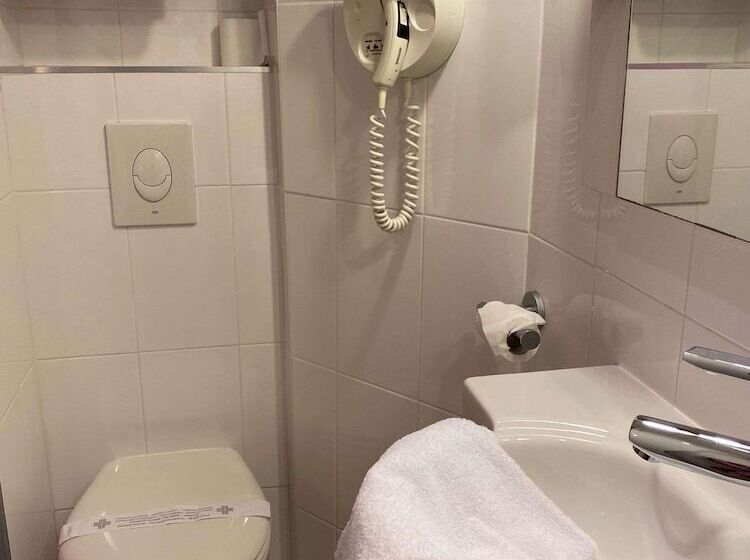 Номер Стандарт, Kyriad Quimper Sud