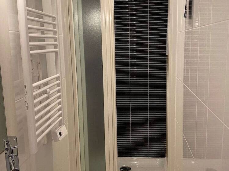 Номер Стандарт, Kyriad Quimper Sud