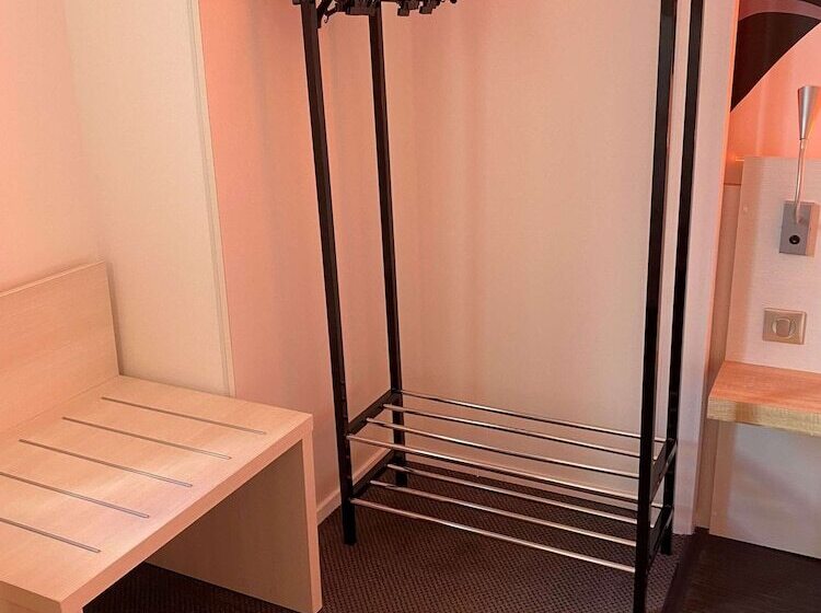 Номер Стандарт, Kyriad Quimper Sud