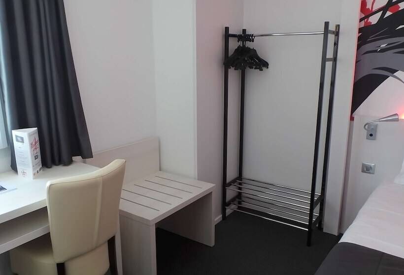 Номер Стандарт, Kyriad Quimper Sud