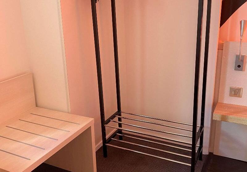 Номер Стандарт, Kyriad Quimper Sud