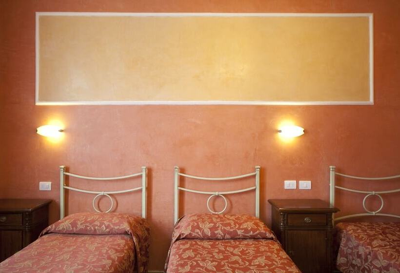 اتاق استاندارد سه نفره, Merlini