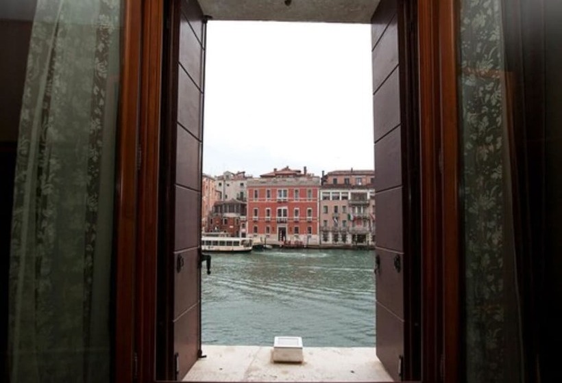 سوئیت جونیور با چشم‌انداز, Palazzo Barbarigo Sul Canal Grande