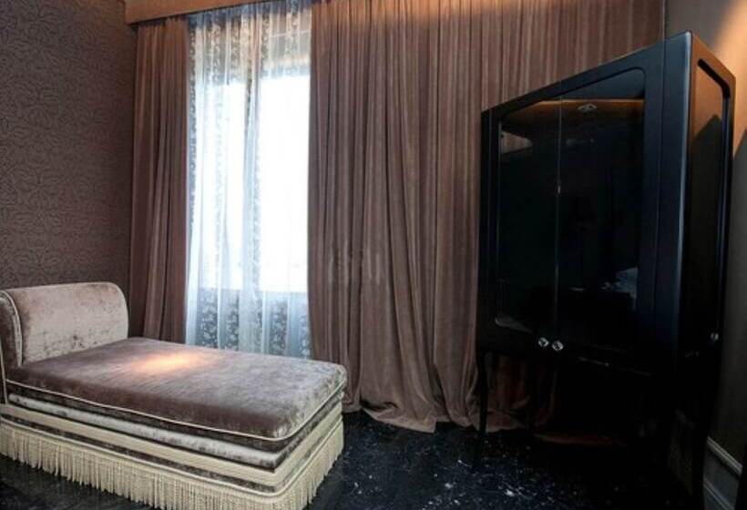 سوئیت جونیور با چشم‌انداز, Palazzo Barbarigo Sul Canal Grande