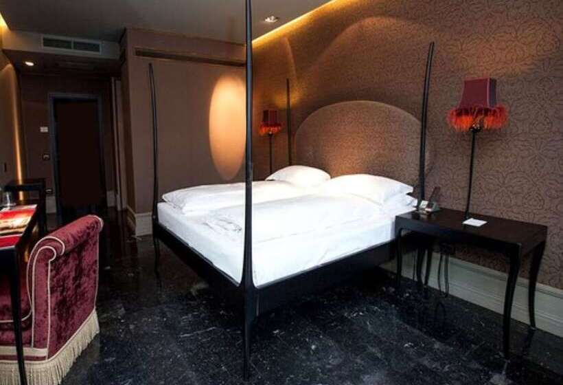 سوئیت جونیور با چشم‌انداز, Palazzo Barbarigo Sul Canal Grande