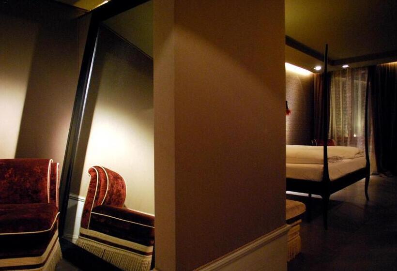 سوئیت جونیور با چشم‌انداز, Palazzo Barbarigo Sul Canal Grande