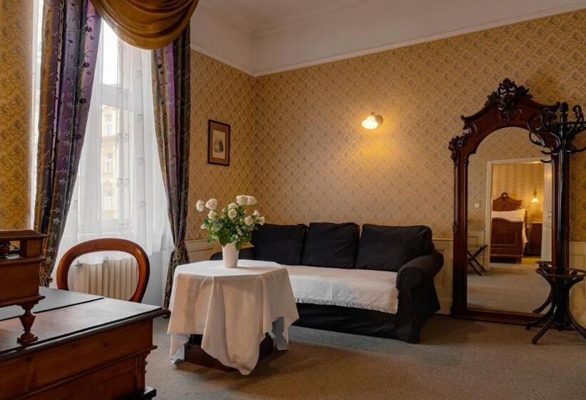 Suíte Júnior, Praga 1885