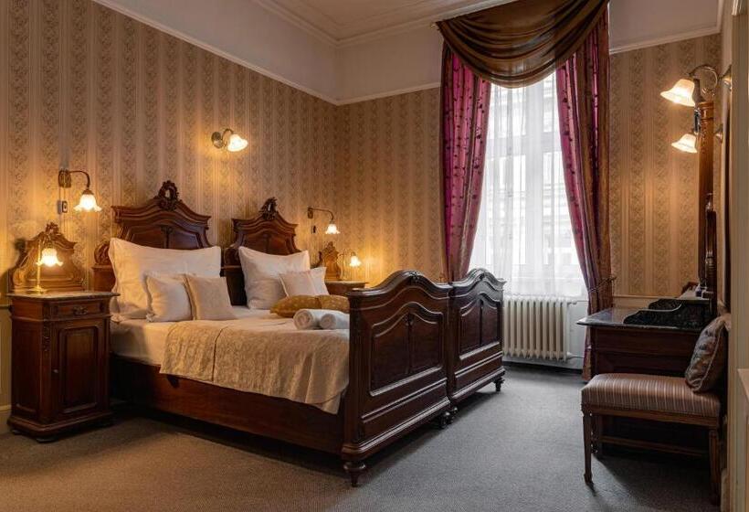 Suíte Júnior, Praga 1885