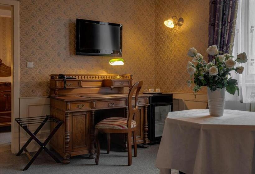 Suíte Júnior, Praga 1885