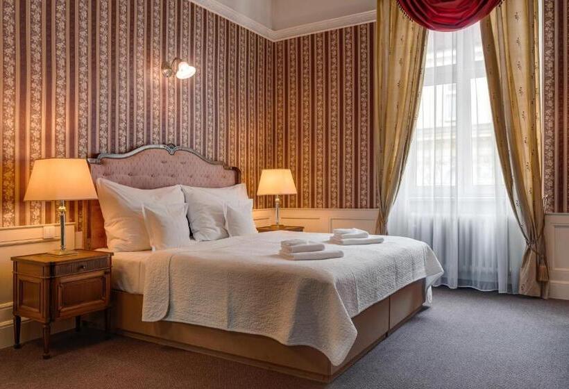 Suíte Júnior, Praga 1885