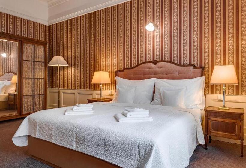 Suíte Júnior, Praga 1885