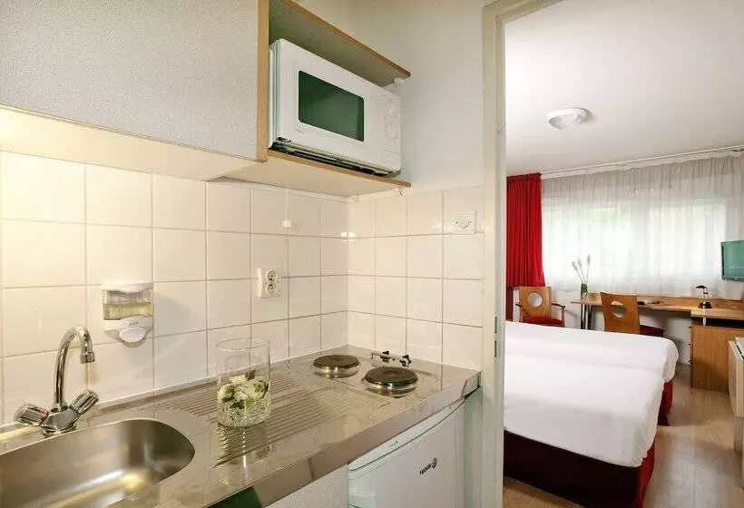 استودیوی استاندارد, Séjours & Affaires Poitiers Lamartine