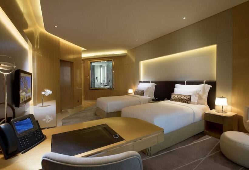 带阳台的高级房间, The Meydan Hotel Dubai
