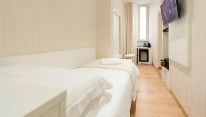 اتاق استاندارد یک نفره, Trevi 41