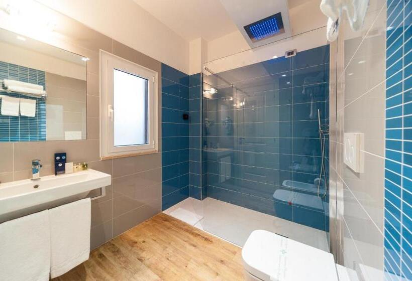 اتاق سوپریور, Trevi 41