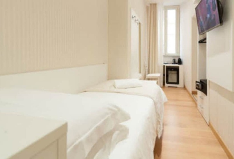 اتاق استاندارد یک نفره, Trevi 41