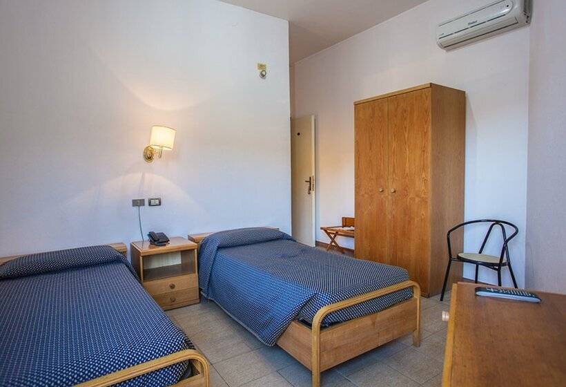 Номер Стандарт Вид на Море, Calamosca