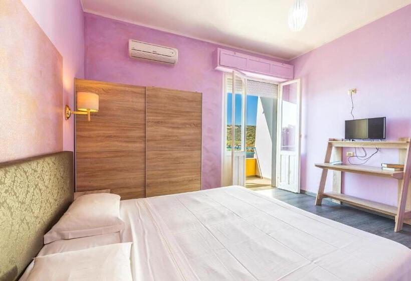 Номер Стандарт Вид на Море, Calamosca