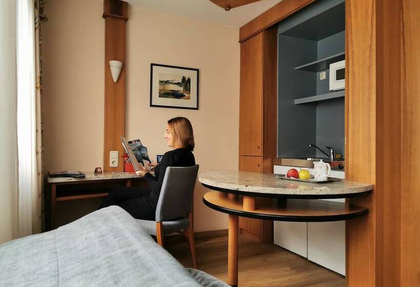 标准单人间, Cristal