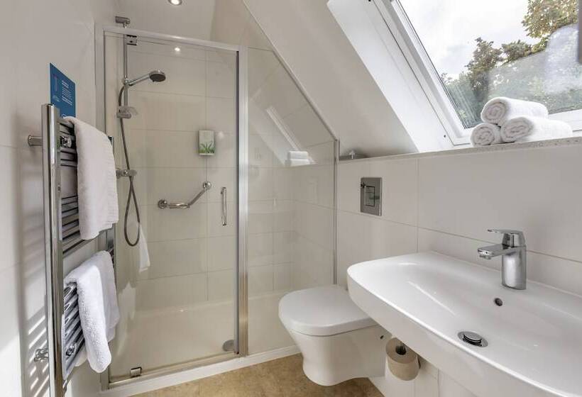 标准工作室, Cromer Country Club