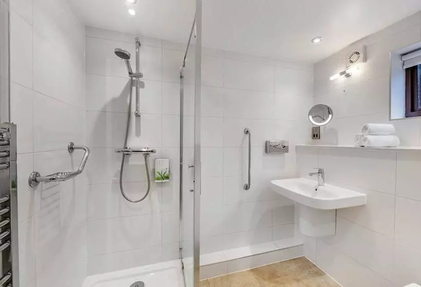 استودیوی استاندارد, Cromer Country Club