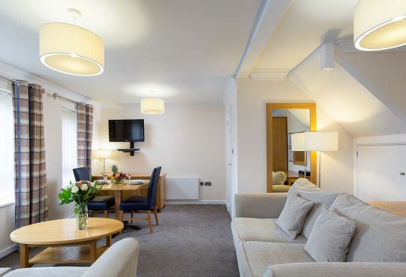 标准工作室, Cromer Country Club