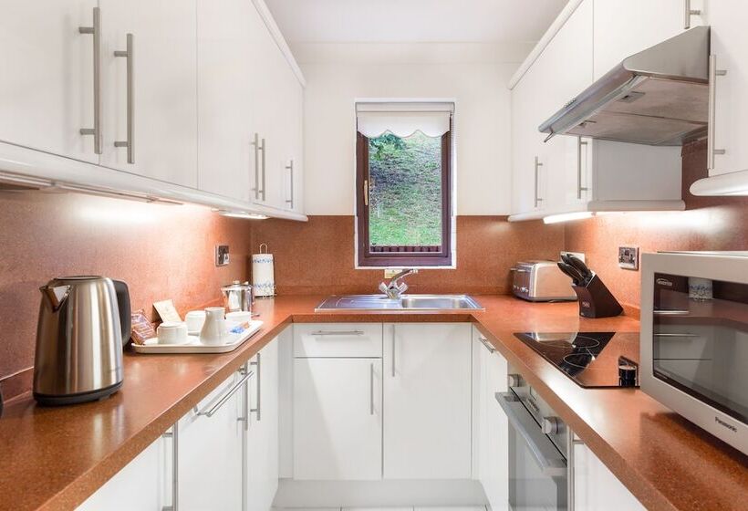 标准工作室, Cromer Country Club