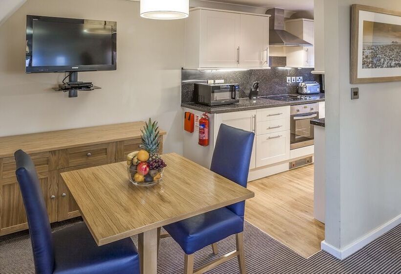 标准工作室, Cromer Country Club