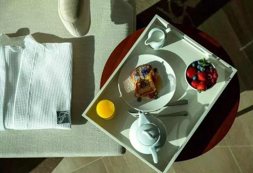 キングサイズベッドのスタンダードルーム, Fairmont Bab Al Bahr