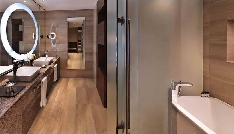 غرفة قياسية مطلّة علي النهر, Fairmont Bab Al Bahr