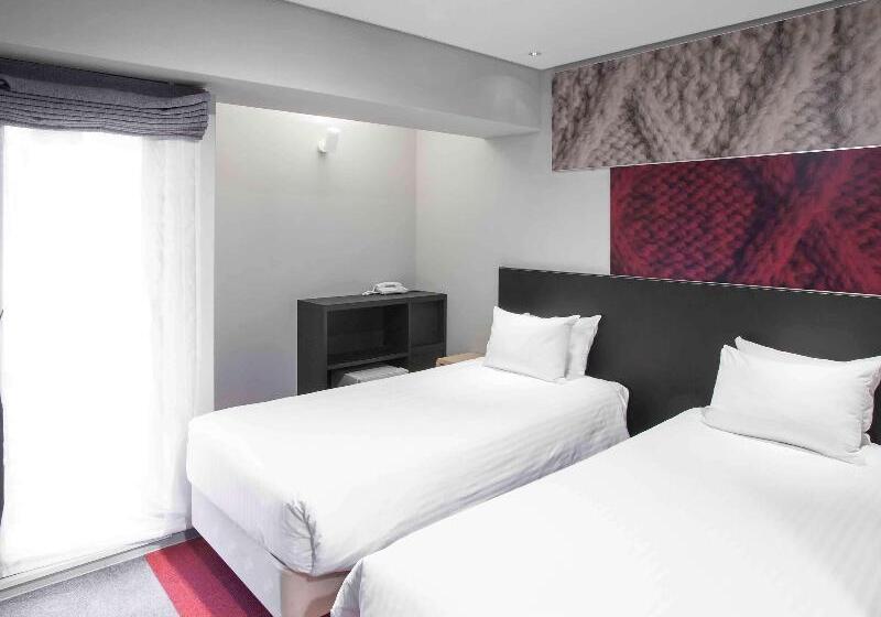 Standard Room, Ibis Tokyo Shinjuku