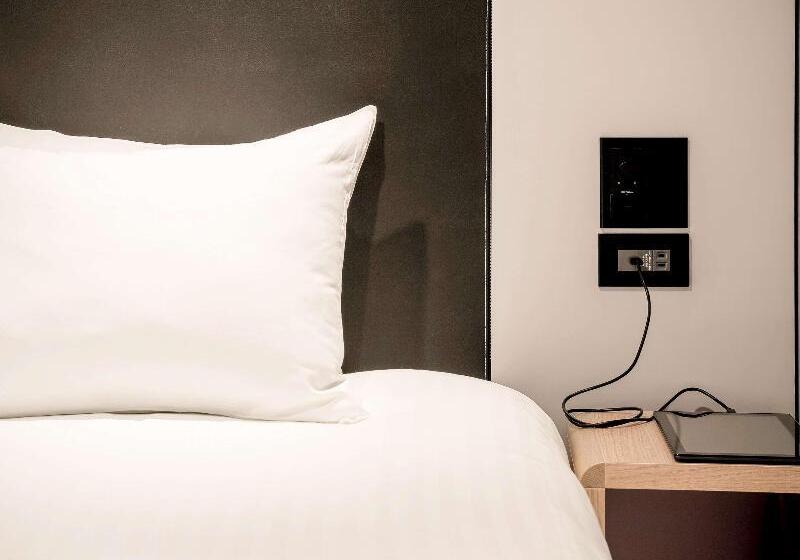 Standard Triple Room, Ibis Tokyo Shinjuku