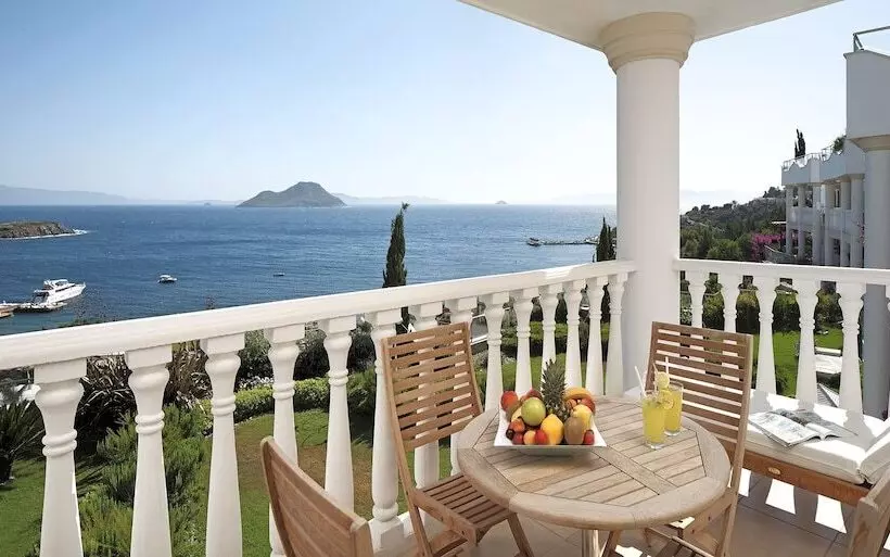 1-Bedroom Villa Sea View