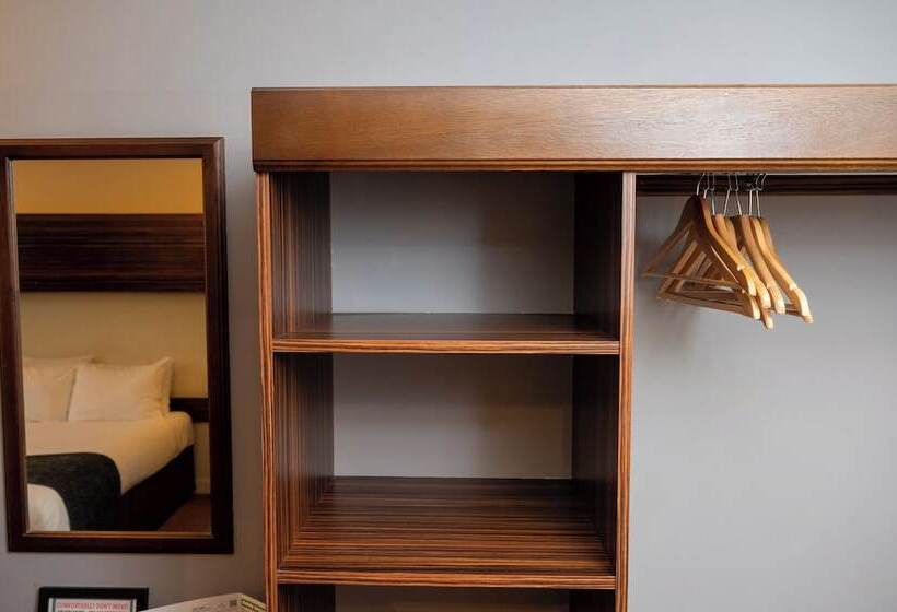 חדר משפחתי, The Fernhurst By Greene King Inns