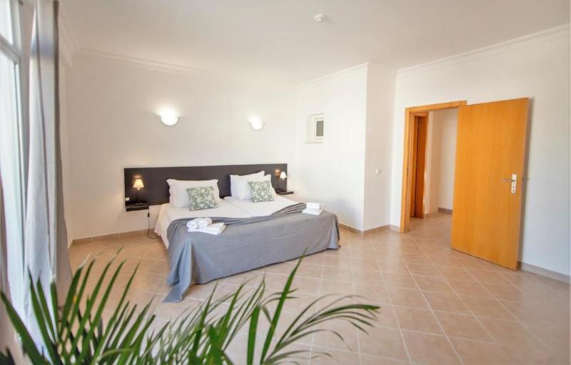 スタンダードスタジオ, Smy Santa Eulalia Algarve