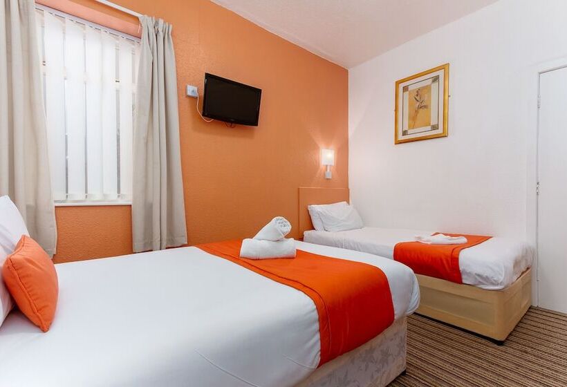 Номер Стандарт Трехместный, The Sandringham Court Hotel & Apartment With High Speed Wi Fi