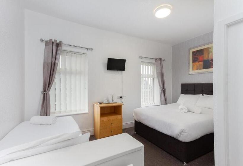 Номер Стандарт Трехместный, The Sandringham Court Hotel & Apartment With High Speed Wi Fi