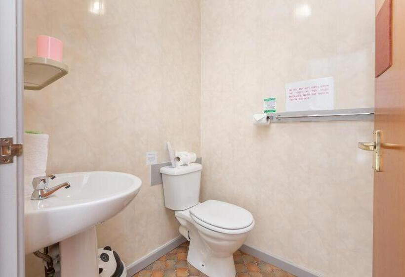 Четырехместный Номер Стандарт, The Sandringham Court Hotel & Apartment With High Speed Wi Fi